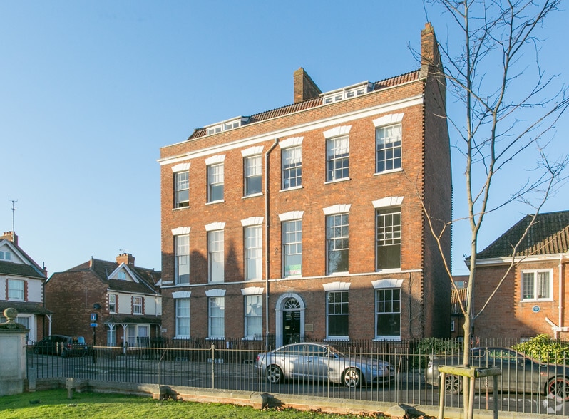 16-17 King Sq, Bridgwater to rent - Building Photo - Image 2 of 2