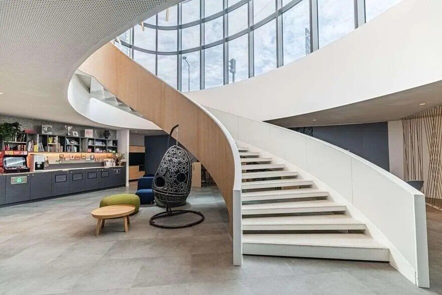 Office in Clichy to rent - Interior Photo - Image 2 of 23