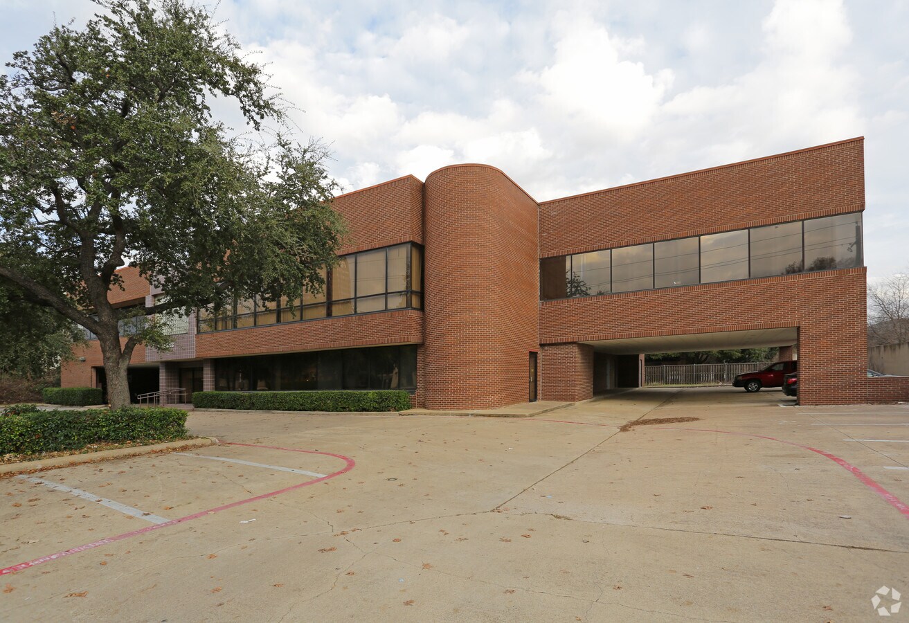 5353 Alpha Rd, Dallas 75240 UK