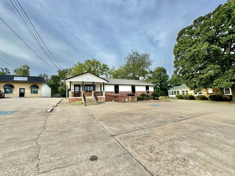 206 E Downing St, Tahlequah, OK for sale - Building Photo - Image 2 of 59