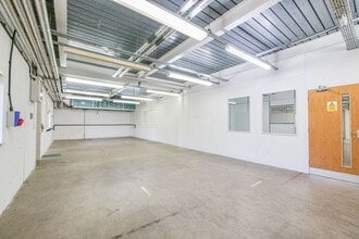 10 Barnes Wallis Rd, Fareham to rent Interior Photo- Image 2 of 5