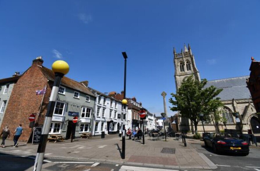 17 St. Thomas' Sq, Newport to rent - Building Photo - Image 2 of 2