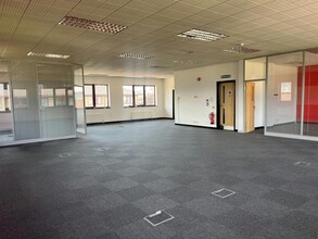 Wenman Rd, Thame to rent Building Photo- Image 1 of 4