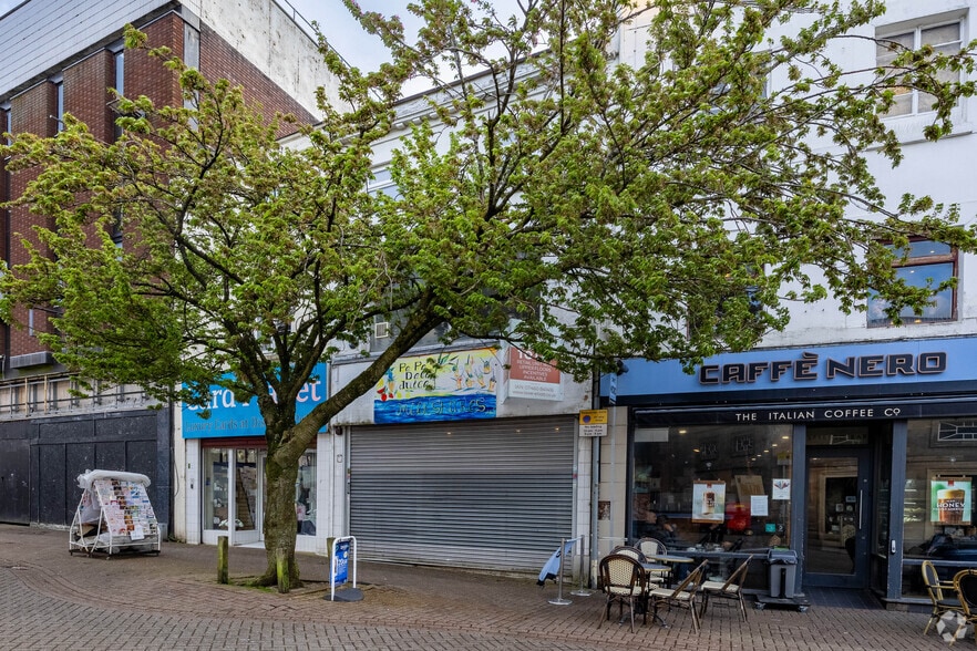 19 Parliament Row, Stoke On Trent to rent - Building Photo - Image 2 of 3