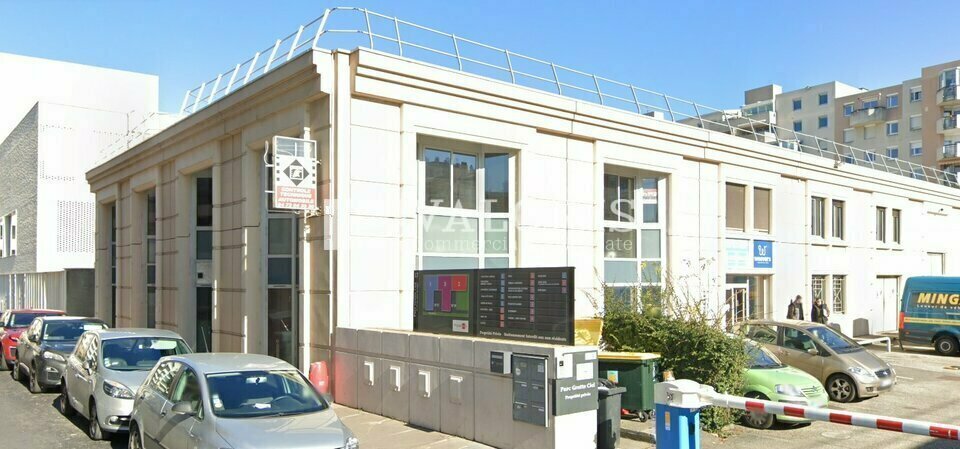 Office in Villeurbanne to rent Building Photo- Image 1 of 14