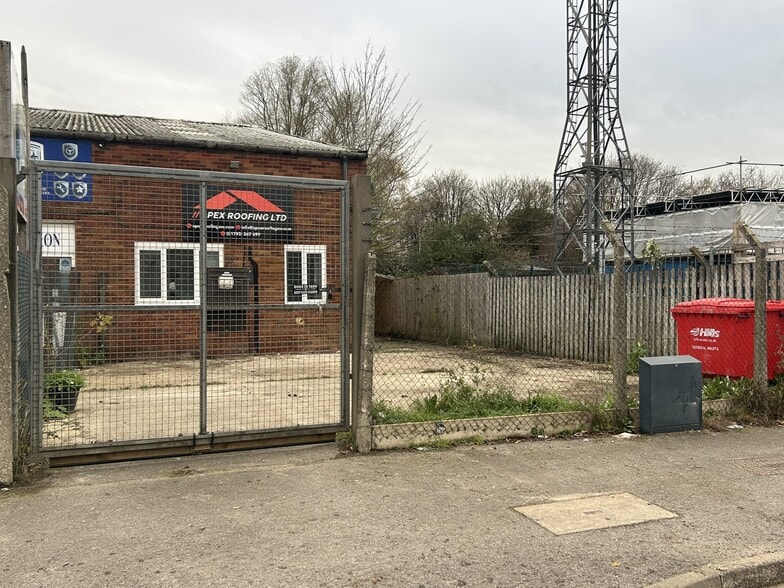 Darby Clos, Swindon to rent - Building Photo - Image 1 of 1