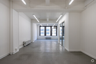 325 W 38th St, New York, NY for rent Interior Photo- Image 1 of 2