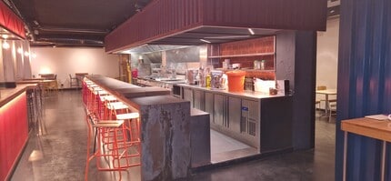 Retail in Madrid, Madrid to rent Interior Photo- Image 2 of 15