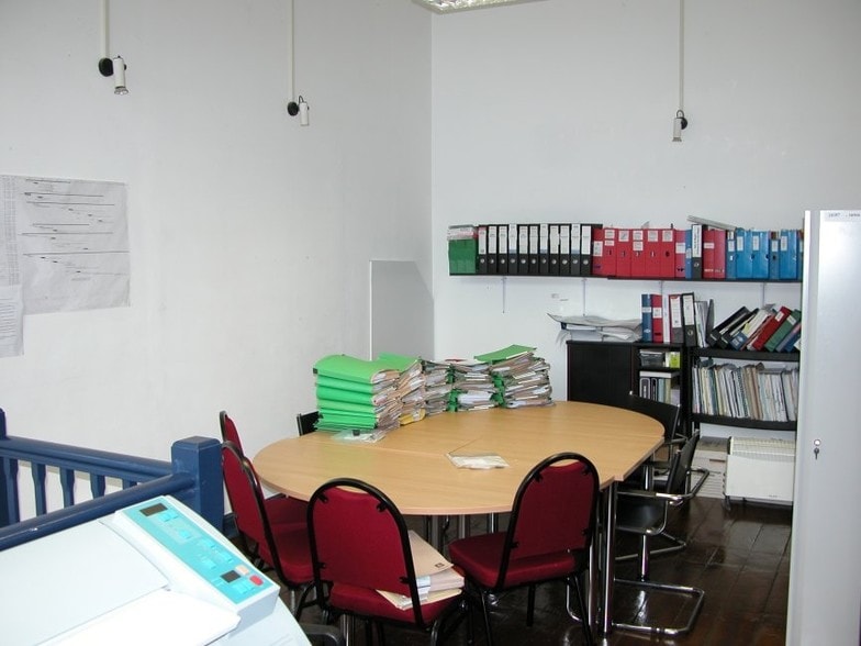 73A High St, Cowes to rent - Building Photo - Image 2 of 5