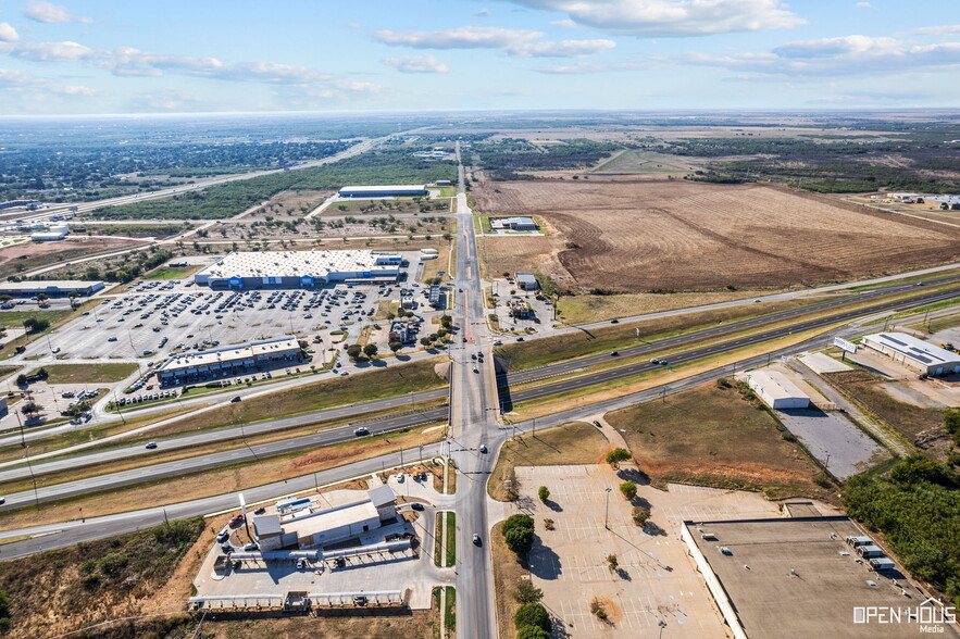 2912 Central Fwy, Wichita Falls, TX for sale - Building Photo - Image 3 of 13