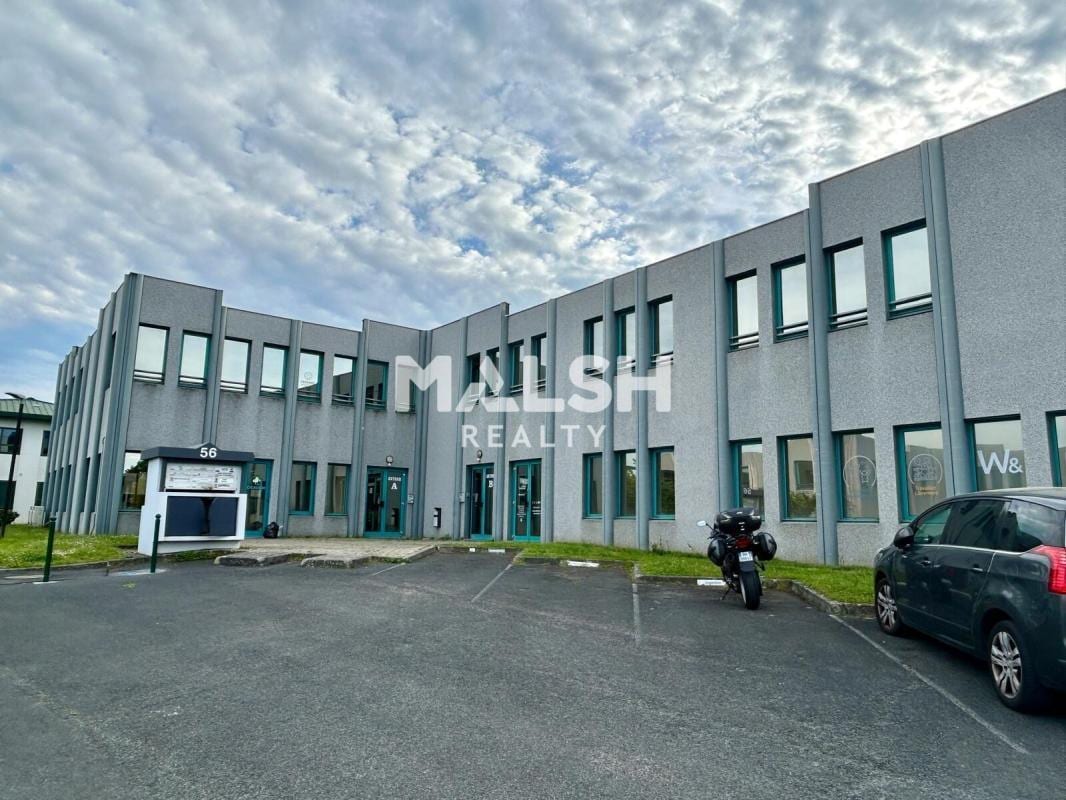 Office in Saint-Genis-Laval for sale Building Photo- Image 1 of 12