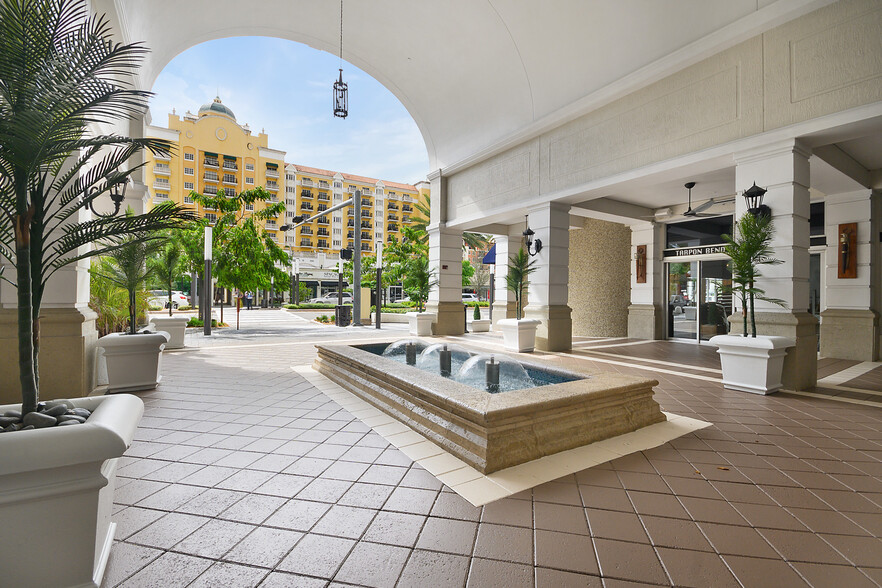 55-67 Miracle Mile, Coral Gables, FL for rent - Building Photo - Image 3 of 12