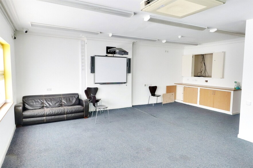 35 The Strand, Bude for sale - Interior Photo - Image 3 of 8