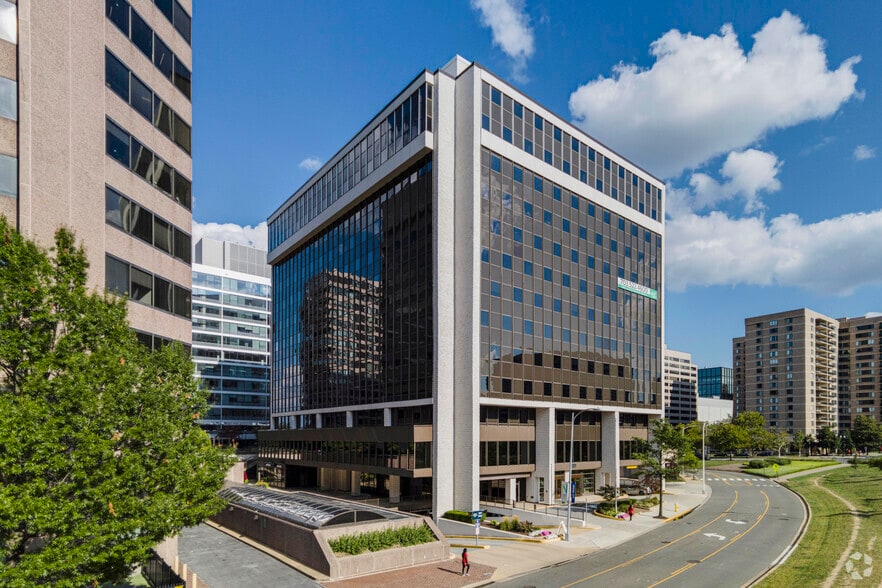 1401 S Clark St, Arlington, VA to rent - Building Photo - Image 3 of 6