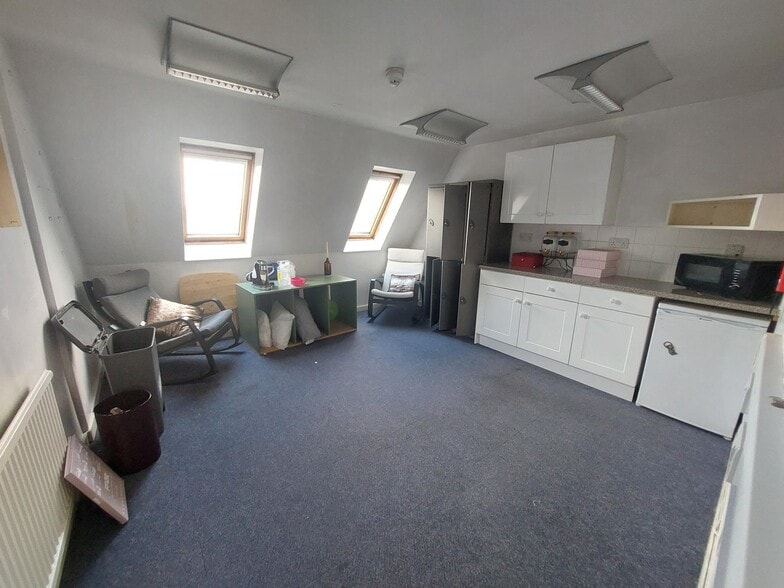 2 Biggar Rd, Edinburgh to rent - Building Photo - Image 3 of 6