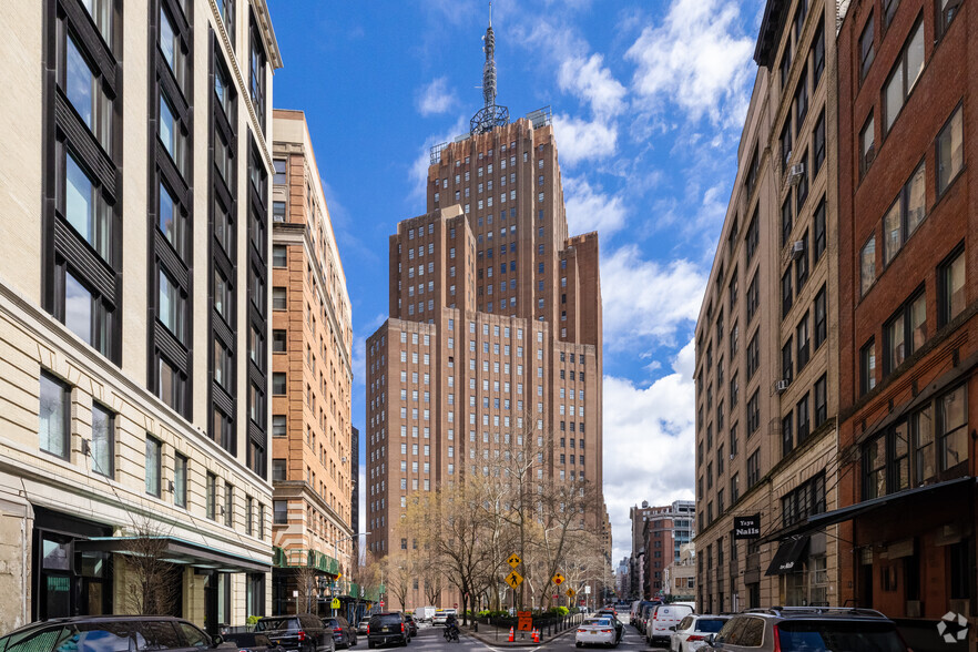 32 Avenue of the Americas, New York, NY for rent - Building Photo - Image 1 of 7