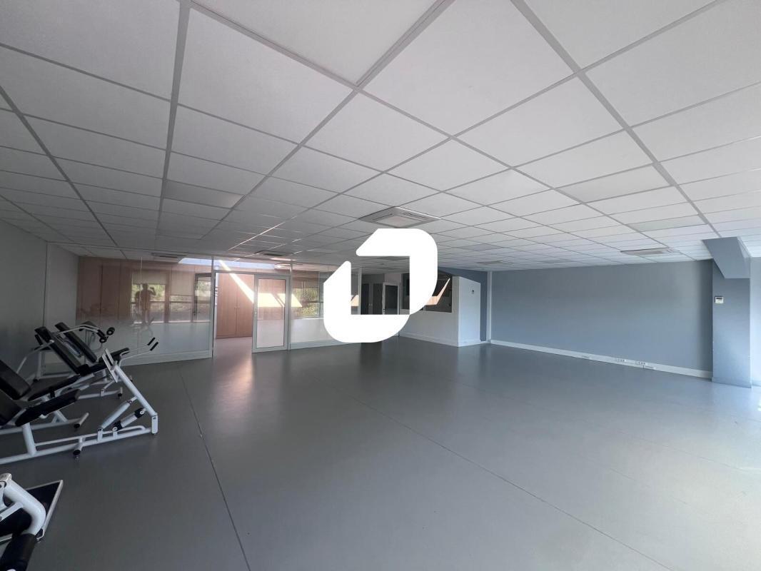 Office in Chelles to rent Interior Photo- Image 1 of 7