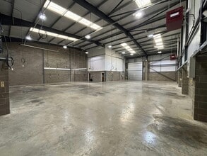 2A Horspath Trading Centre, Pony Rd, Oxford to rent Interior Photo- Image 1 of 3