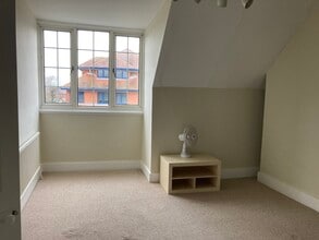 91A High St, Newport Pagnell to rent Interior Photo- Image 2 of 5