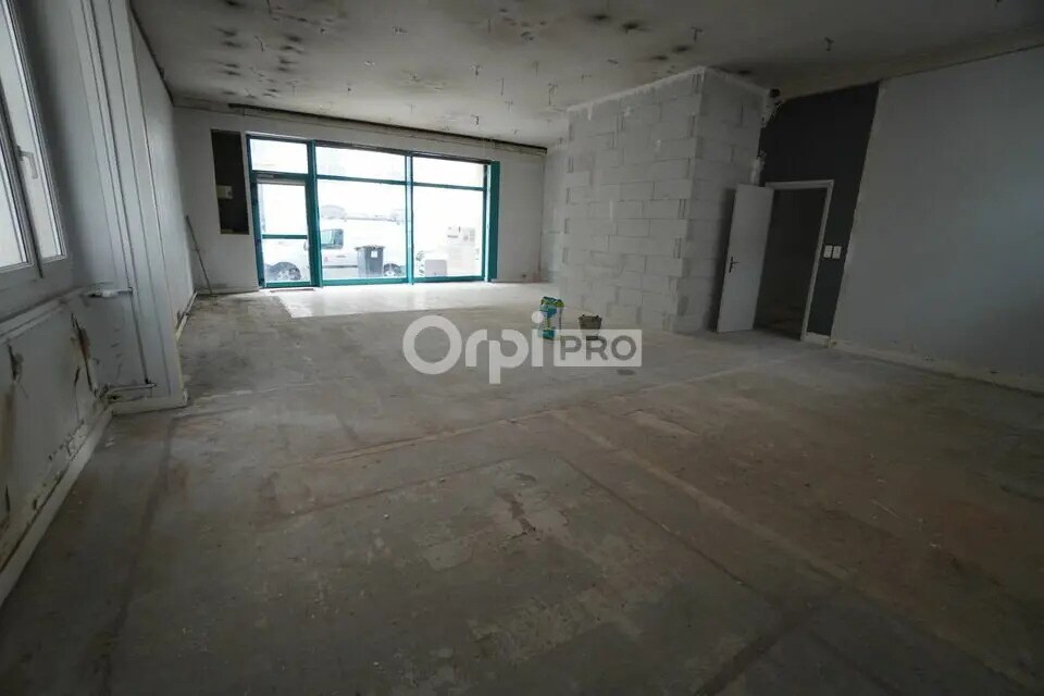 Retail in Dijon to rent Building Photo- Image 1 of 5