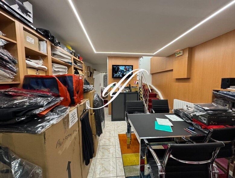 Retail in Paris for sale - Interior Photo - Image 2 of 6