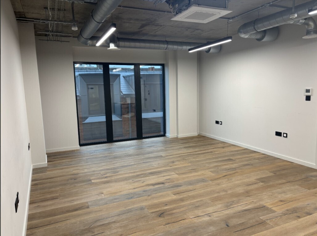 2B Theobald St, Borehamwood to rent Interior Photo- Image 1 of 10
