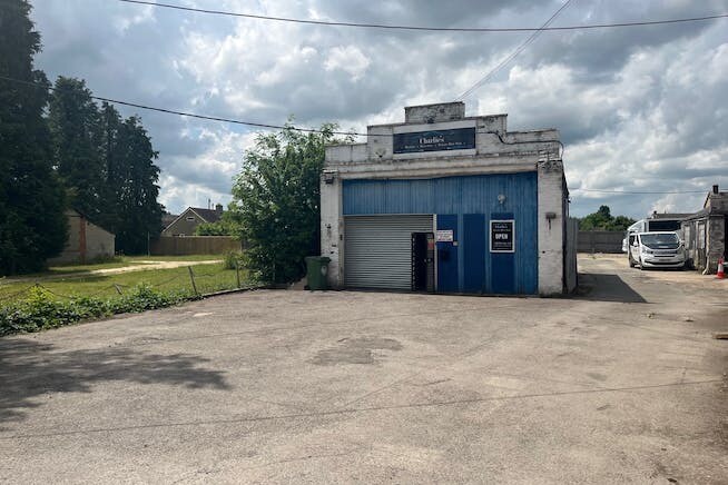 44 Black Bourton Rd, Carterton for sale Primary Photo- Image 1 of 1