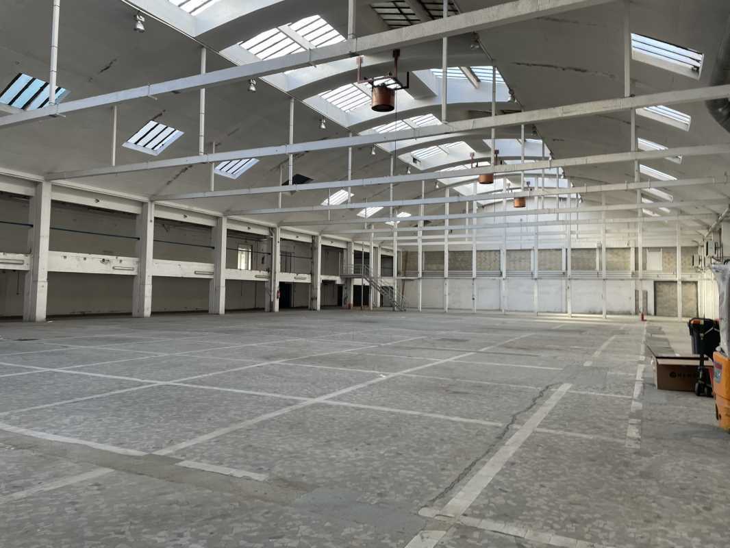 Industrial in La Courneuve to rent Building Photo- Image 1 of 12