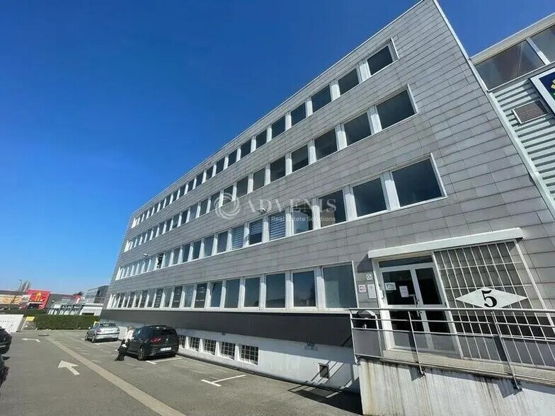 Office in Plaisir to rent - Building Photo - Image 1 of 5