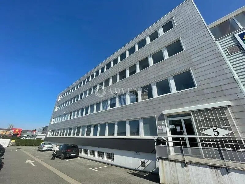 5 Rue Des Frères Lumière, Plaisir to rent Building Photo- Image 1 of 11
