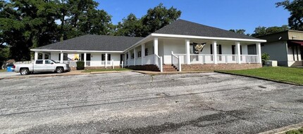 712 Oak Circle Dr, Mobile, AL for rent Building Photo- Image 1 of 14