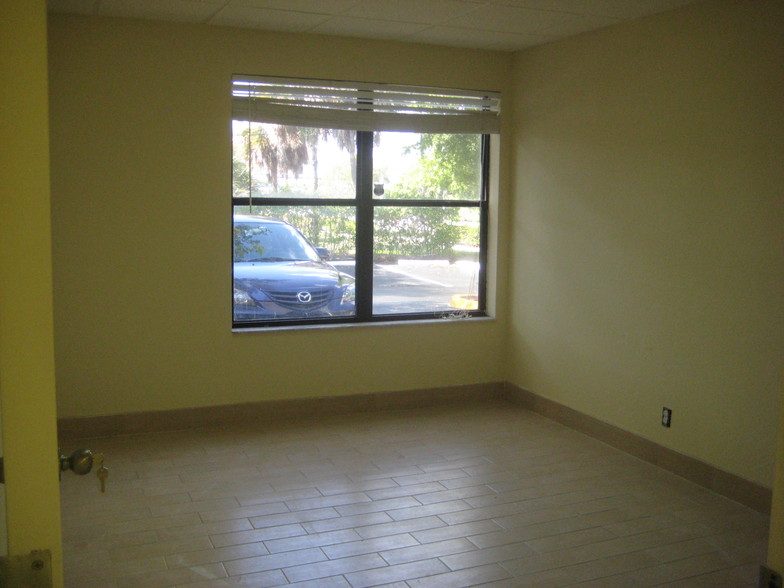 2840 NW 2nd Ave, Boca Raton, FL for rent - Building Photo - Image 3 of 8