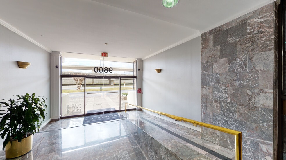 9800 Northwest Fwy, Houston, TX to rent - Matterport 3D Scan - Image 2 of 24