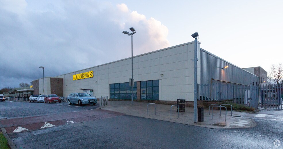 30 Bridgwater Pl, Erskine for sale - Building Photo - Image 2 of 4