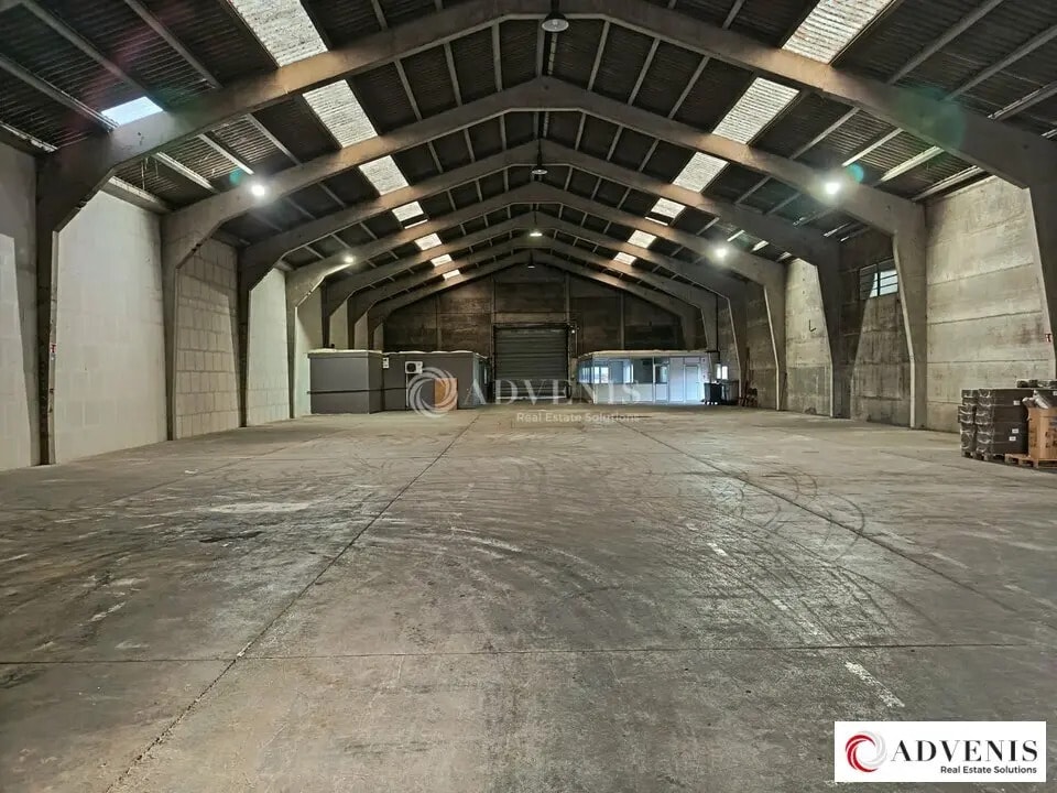 Location Entrepôt 1 000 m² - Photo 1