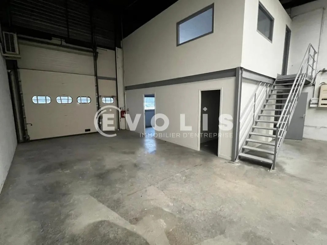 Light Industrial in Lisses to rent Building Photo- Image 1 of 8