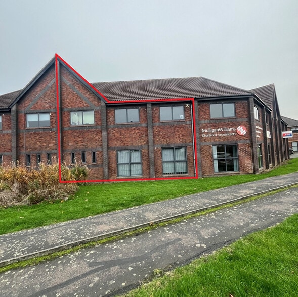 Wheatfield Way, Hinckley to rent - Building Photo - Image 2 of 3