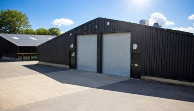 Sheepbarn Ln, Warlingham to rent Building Photo- Image 2 of 4