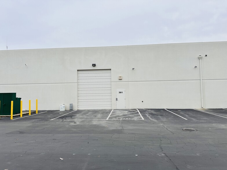 303-399 Lindbergh Ave, Livermore, CA for rent - Building Photo - Image 2 of 2