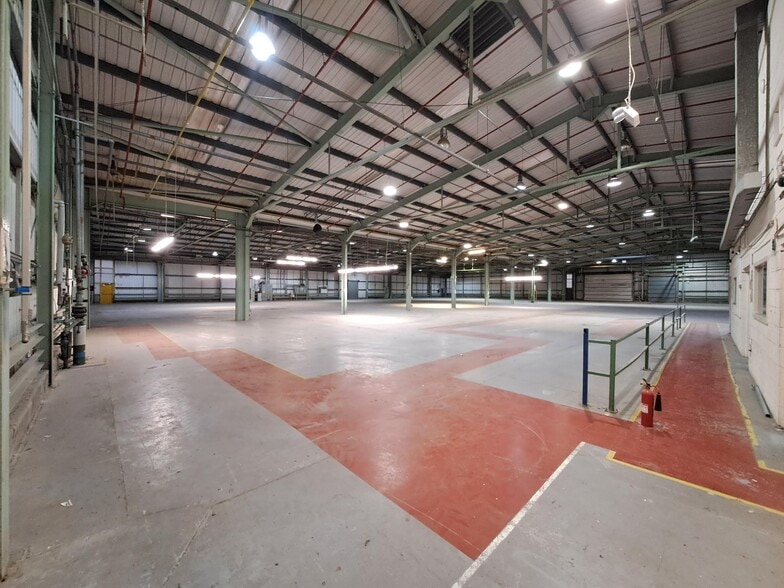 Abenbury Way, Wrexham to rent - Building Photo - Image 3 of 9