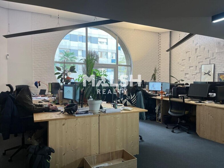 Office in Lyon to rent - Interior Photo - Image 2 of 7