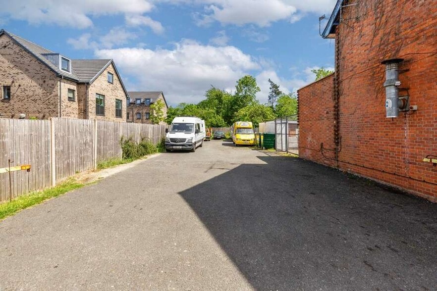 2-4 Newtown Rd, Newbury for sale - Building Photo - Image 3 of 6