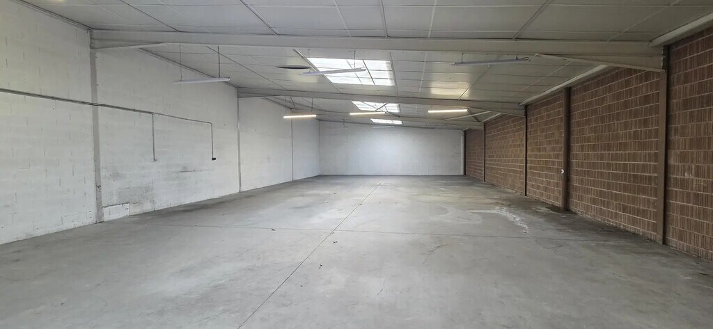 Location Entrepôt 380 m² - Photo 1