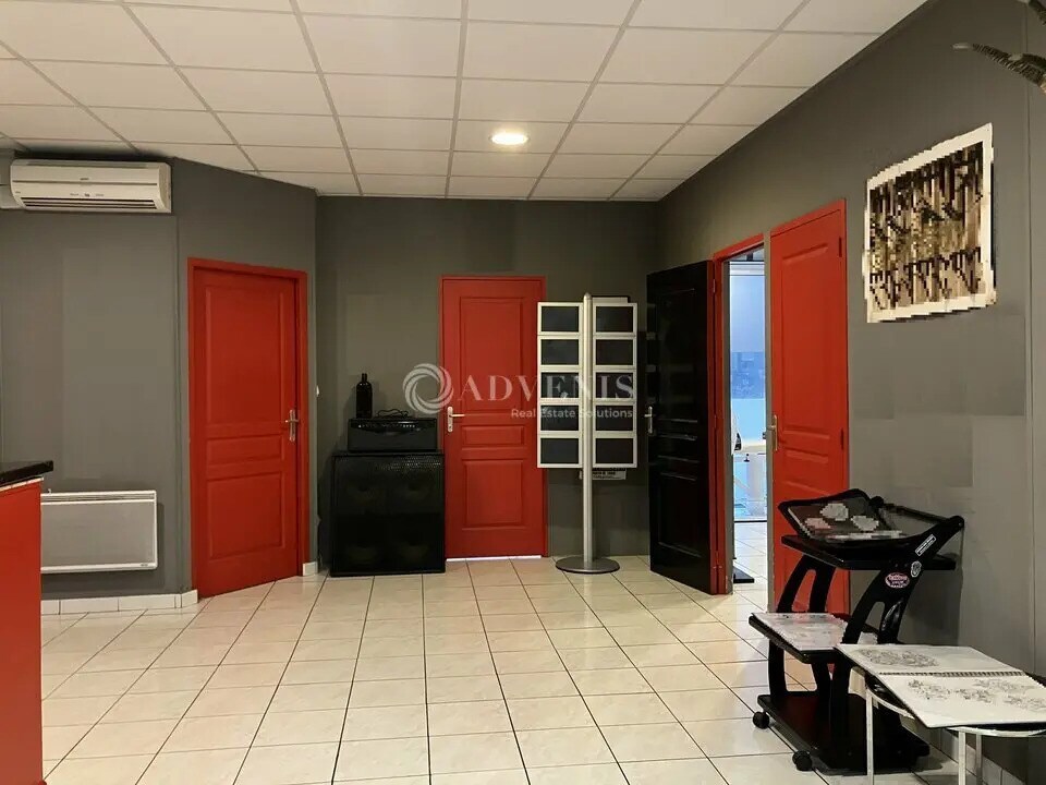 Retail in Bourges for sale Building Photo- Image 1 of 4