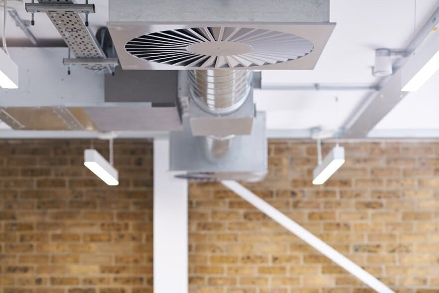 8 Rosebery Ave, London to rent - Interior Photo - Image 2 of 10