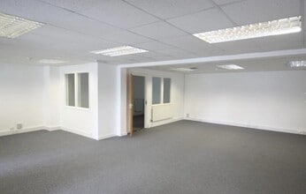 3 Masons Rd, Stratford Upon Avon to rent Interior Photo- Image 2 of 6