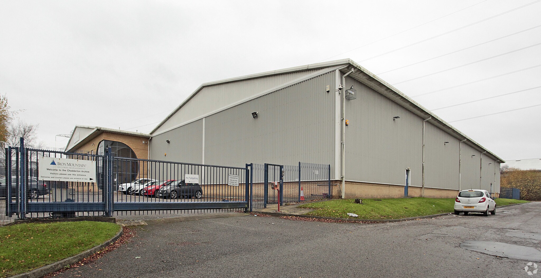 Broadgate, Oldham for sale Primary Photo- Image 1 of 1