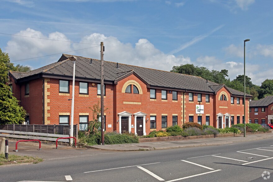 London Rd, Bagshot for sale - Primary Photo - Image 1 of 1