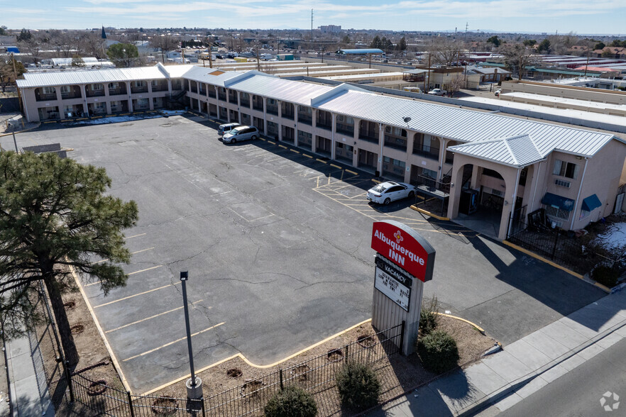 7640 Central Ave SE, Albuquerque, NM for sale - Primary Photo - Image 1 of 1