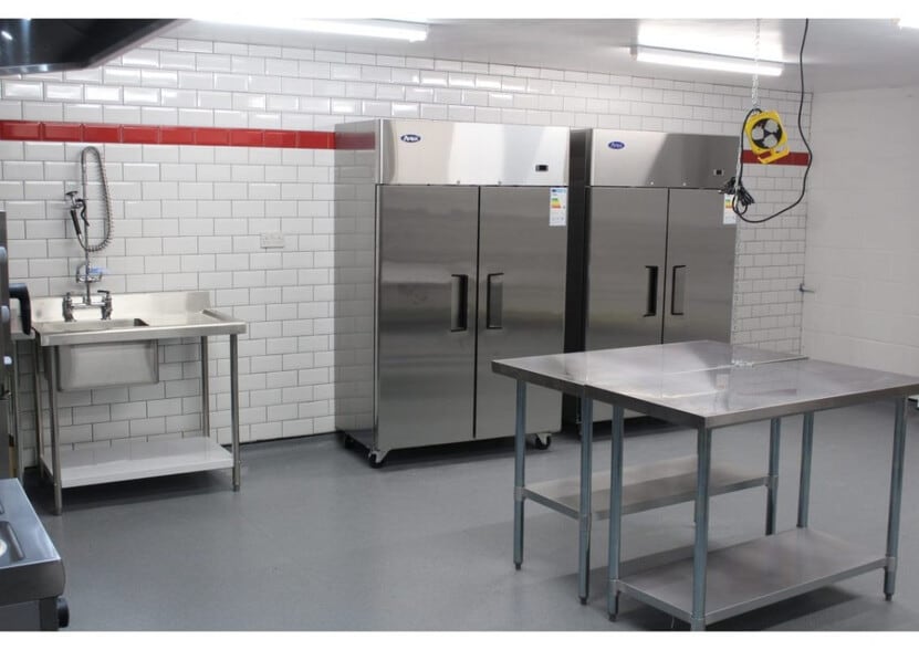 1 Dock Road, London to rent - Interior Photo - Image 3 of 5